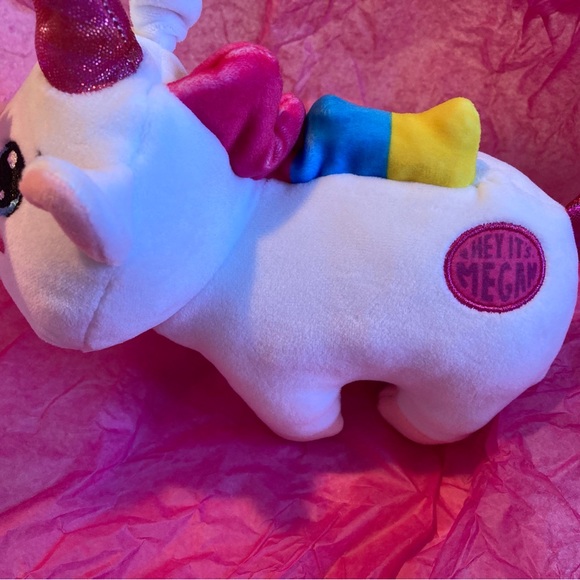 Megan plays unicorn plush mystery box series 1 - Picture 5 of 6